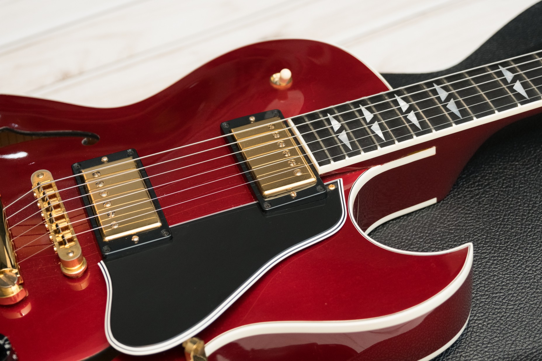 Gibson ES-137 Custom Dark Cherry Red Limited Run 2003 007.jpg
