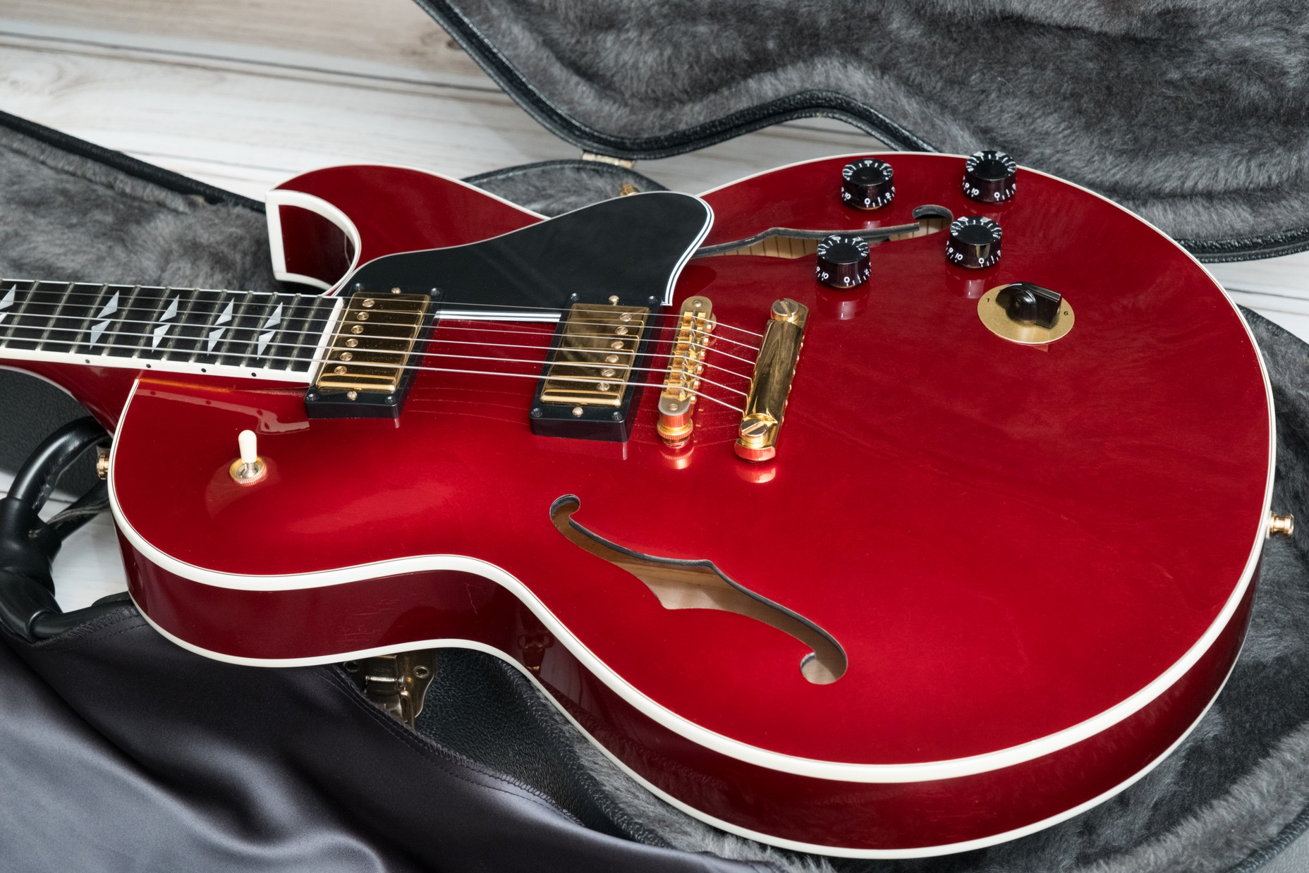 Gibson ES-137 Custom Dark Cherry Red Limited Run 2003 020.jpg