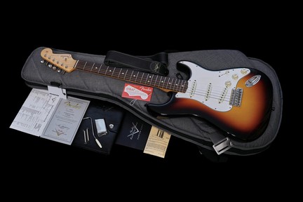Fender Custom Shop Stratocaster 1963 Reissue Vintage Sunburst NOS 2017 02_x650.jpg