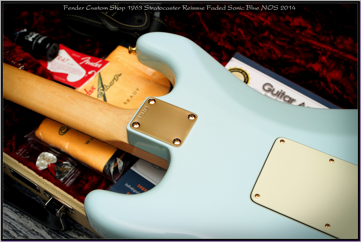 Fender Custom Shop 1963 Stratocaster Reissue Faded Sonic Blue NOS 2014 16_x1400.jpg