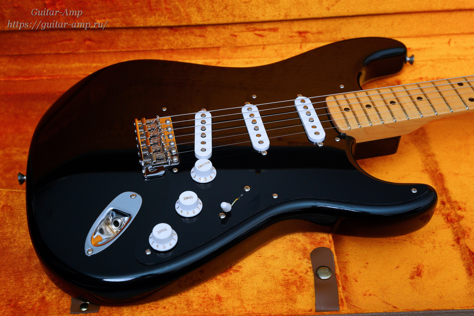 Fender Custom Shop Stratocaster Vintage Reissue 1959 Black NOS 2013 005_updx1600.jpg