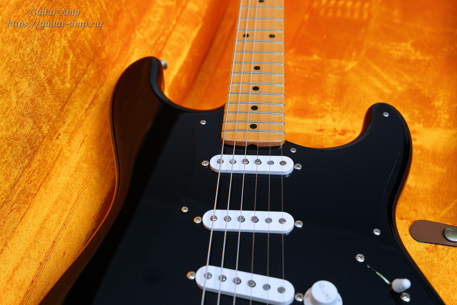 Fender Custom Shop Stratocaster Vintage Reissue 1959 Black NOS 2013 007_updx1600.jpg