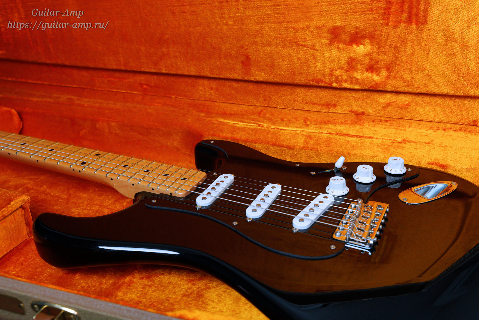 Fender Custom Shop Stratocaster Vintage Reissue 1959 Black NOS 2013 010_updx1600.jpg