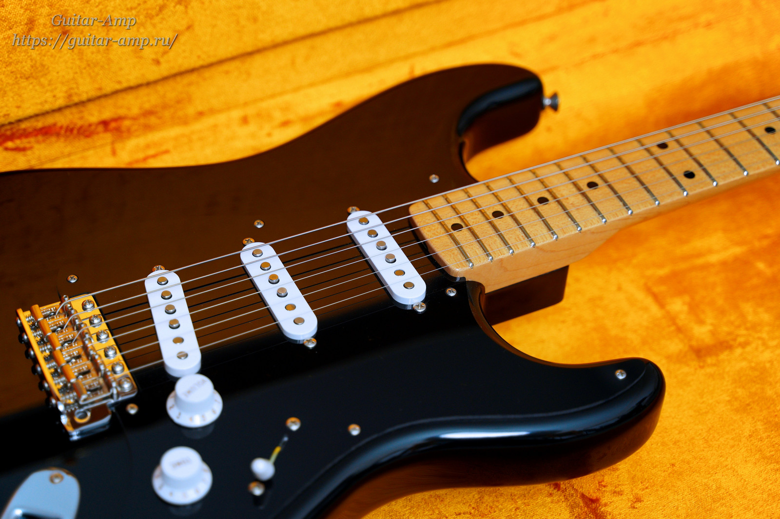 Fender Custom Shop Stratocaster Vintage Reissue 1959 Black NOS 2013 021_updx1600.jpg