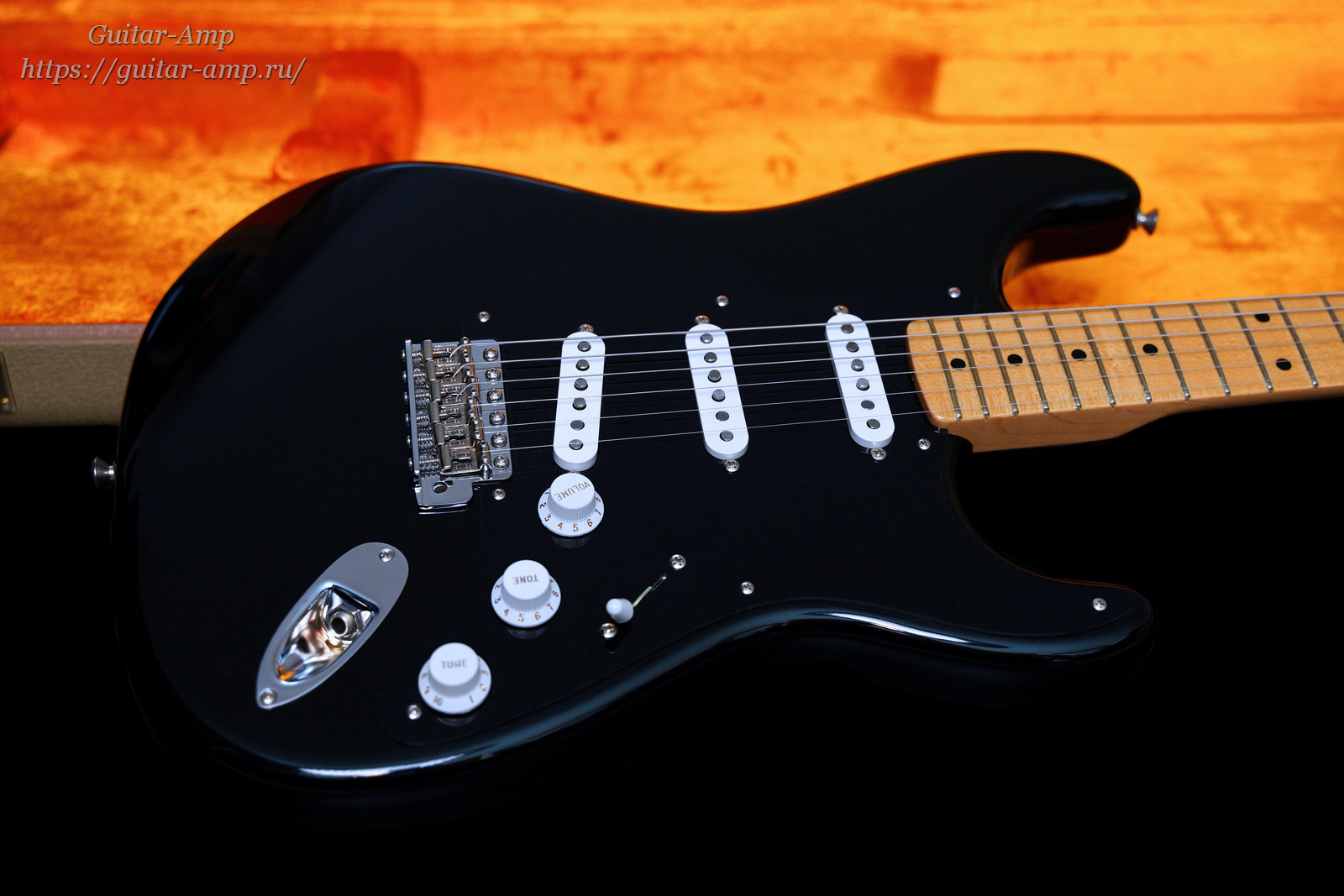Fender Custom Shop Stratocaster Vintage Reissue 1959 Black NOS 2013 024_updx1600.jpg