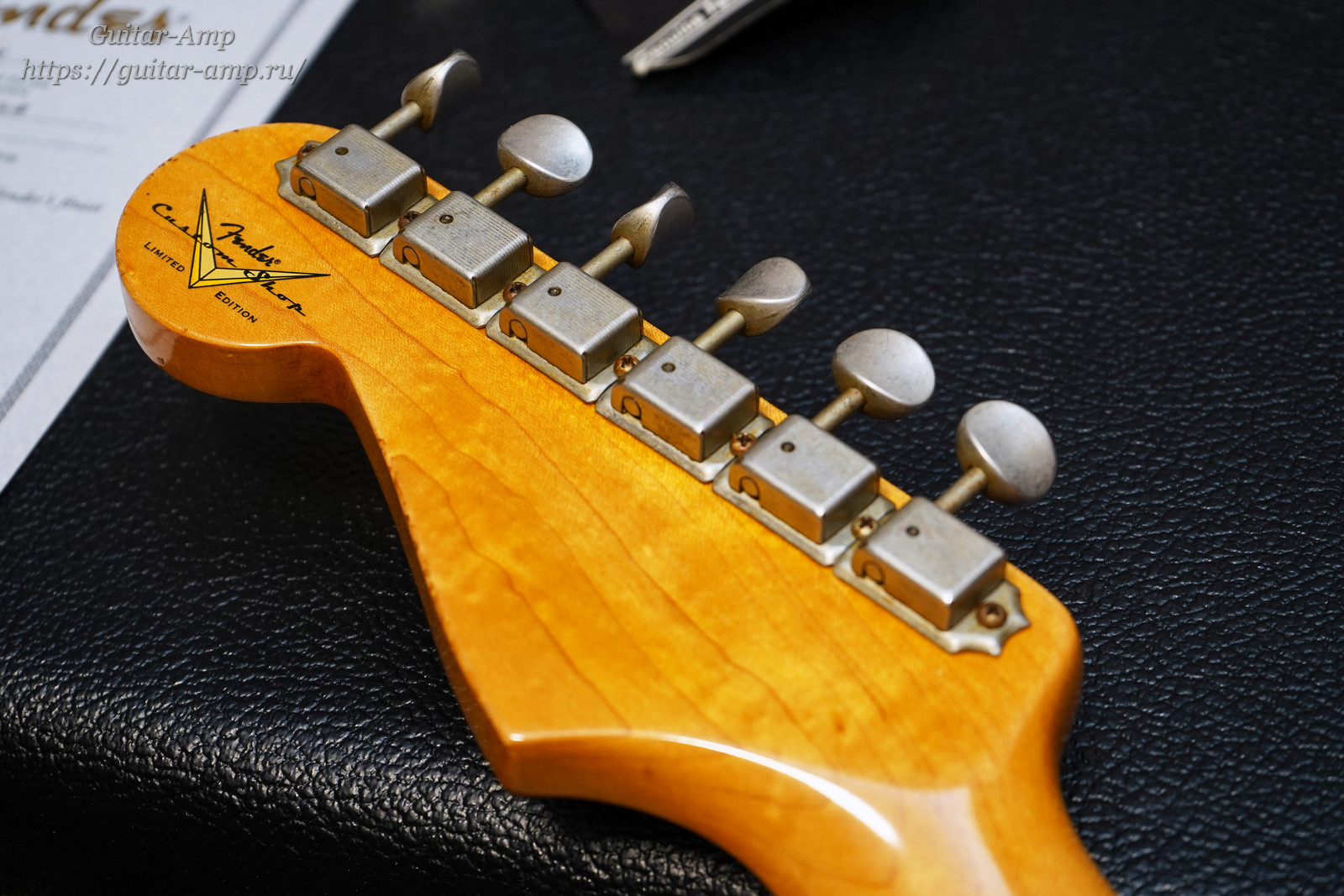 Fender Custom Shop Stratocaster Lightweight Ash 1964 Limited Edition NAMM 2009 Rare 05_x1600.jpg