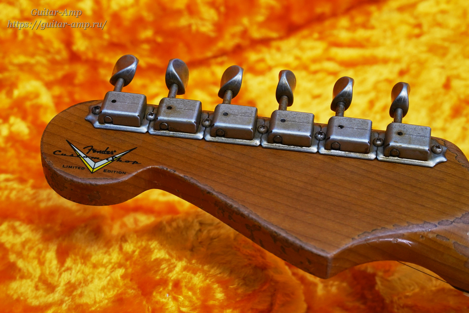 Fender Custom Shop Stratocaster 1960 Relic Blackie Over Sunburst NAMM Limited Edition 2020 09_x1440.jpg