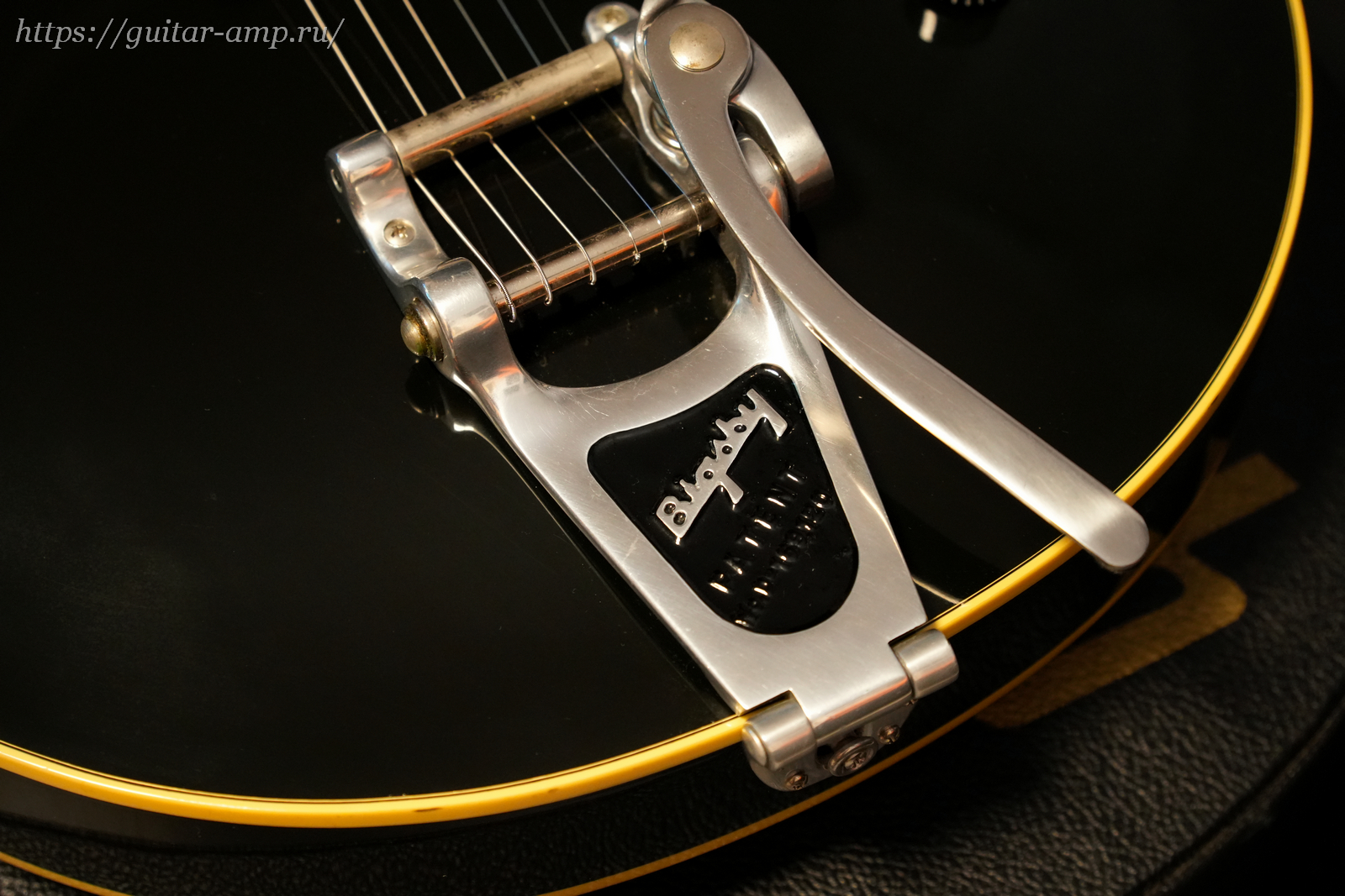 Gibson Memphis ES-135 Factory Bigsby Ebony Black 2002 03_x1600.jpg